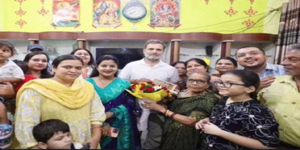 रायबरेली में राहुल गांधी ने लगाया जनता दरबार, सुनी लोगों की समस्याएं
