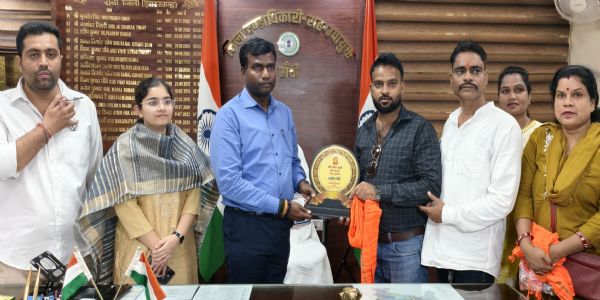 गणेश चतुर्थी के आयोजन को लेकर उपायुक्त से पूजा समितियों ने की मुलाकात