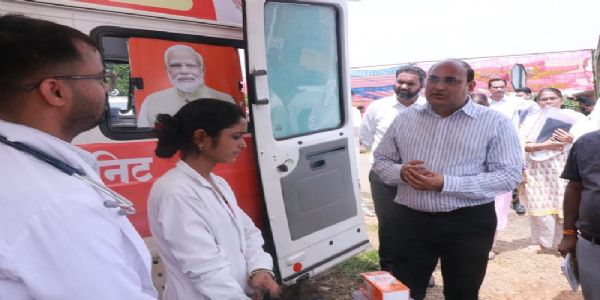 बालाघाटः संभागायुक्त ने ग्राम घुम्मुर और मछुरदा में जन चौपाल में ग्रामीणों से संवाद कर सुनी समस्याएं
