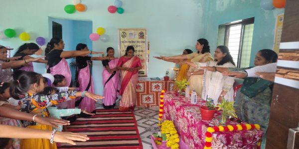 ठाणे जिला के गावों में पोषण मुहिम शुरू, शेवगा के पौधे लगाए