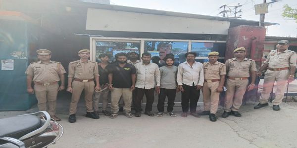 धर्मांतरण के दबाव का विरोध करने पर परिवार से मारपीट, पांच गिरफ्तार