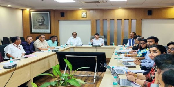 सड़क सुरक्षा कार्यों में लापरवाही नहीं होगी बर्दाश्त: प्रबंधक संचालक यादव