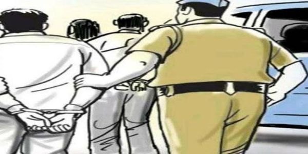 नोएडा में दो शातिर लुटेरे गिरफ्तार, सामान भी बरामद