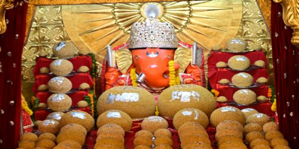 मोती डूंगरी गणेश मंदिर में सजे हजारों मोदक: 251 किलो के दो विशाल मोदक रहे आकर्षण का केंद्र